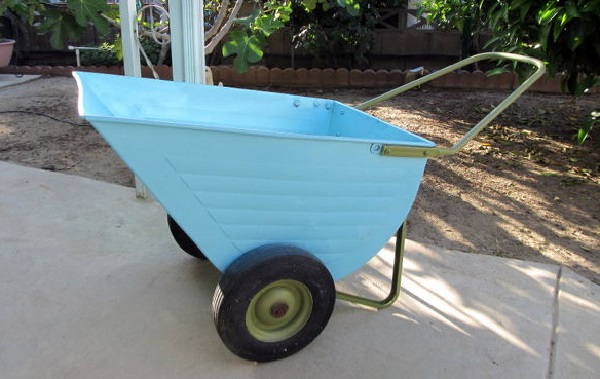 مضيفة باستمرار قبعة  حول عربة يدوية في الحديقة بيديك: رسومات ، كيفية صنع عربة محلية الصنع لمنزل  صيفي